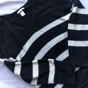 ⚡️3/$15 H&M STRIPED KNIT SWEATER